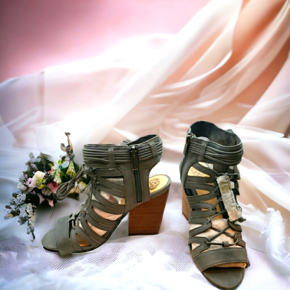 NIB Vince Camuto Renata Sandal Grey Leather Strap Sz 38.5/8.5US